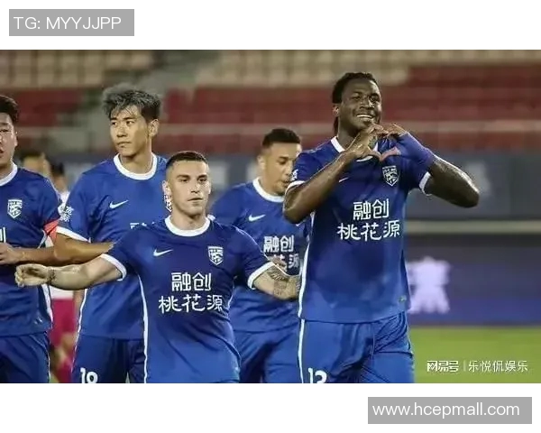 重庆足球队强势领跑联赛积分榜以79分稳居第一位置